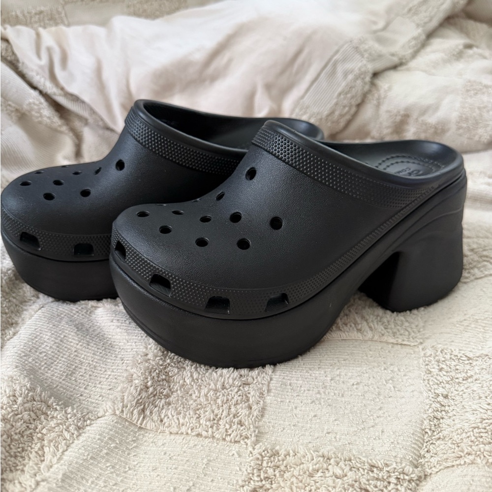 CROCS Black Siren Clogs